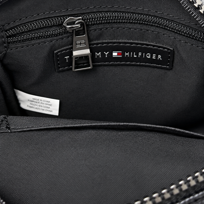 ⁦شنطة كروس تومي هيلفيغر رجالي⁩ - الصورة ⁦4⁩