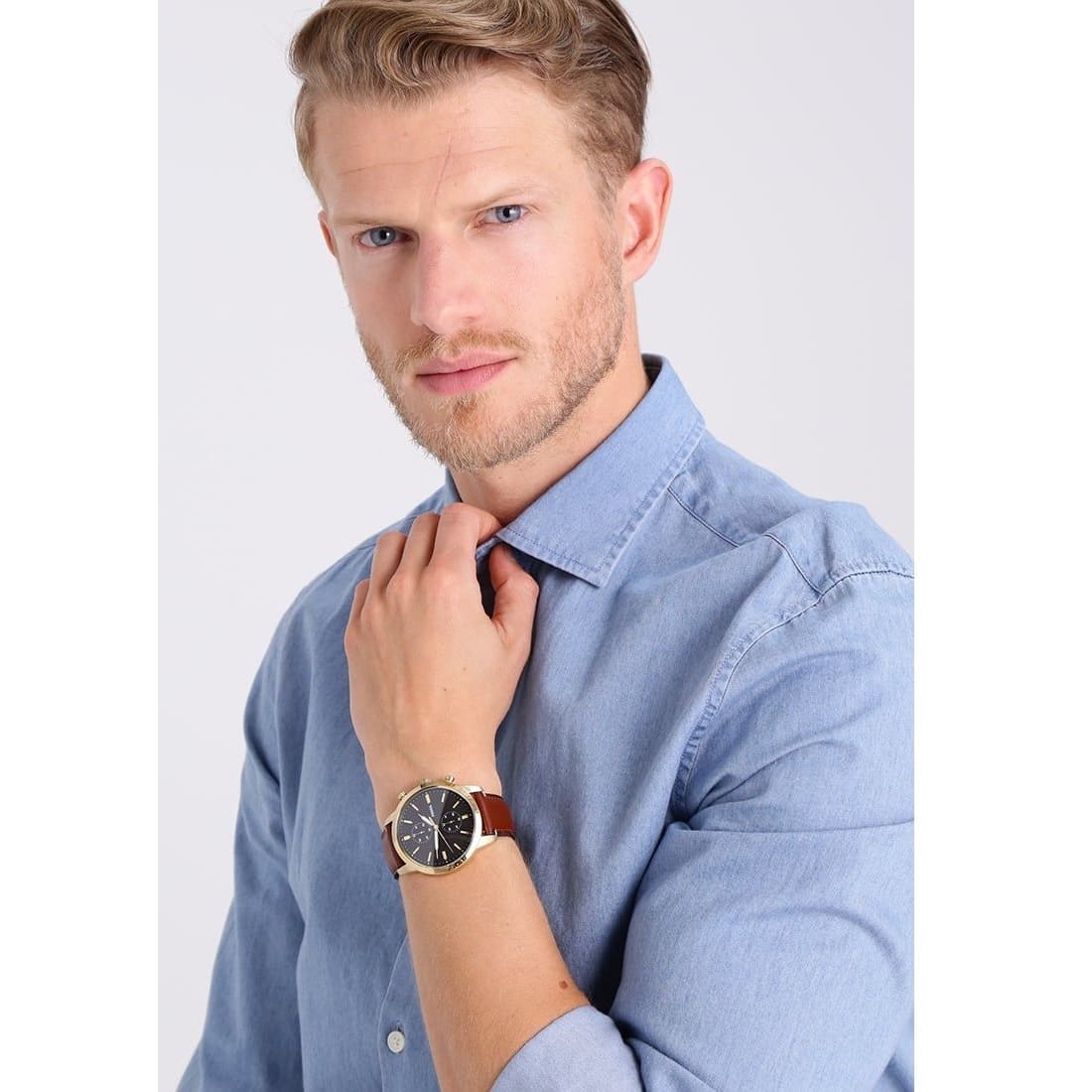 fs5338-fossil-watch-men-brown-leather-townsman-hand-9