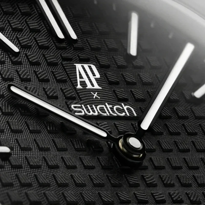 ⁦ساعة Audemars Piguet x Swatch Royal Pop OCHO NEGRO  للجنسين⁩ - الصورة ⁦4⁩
