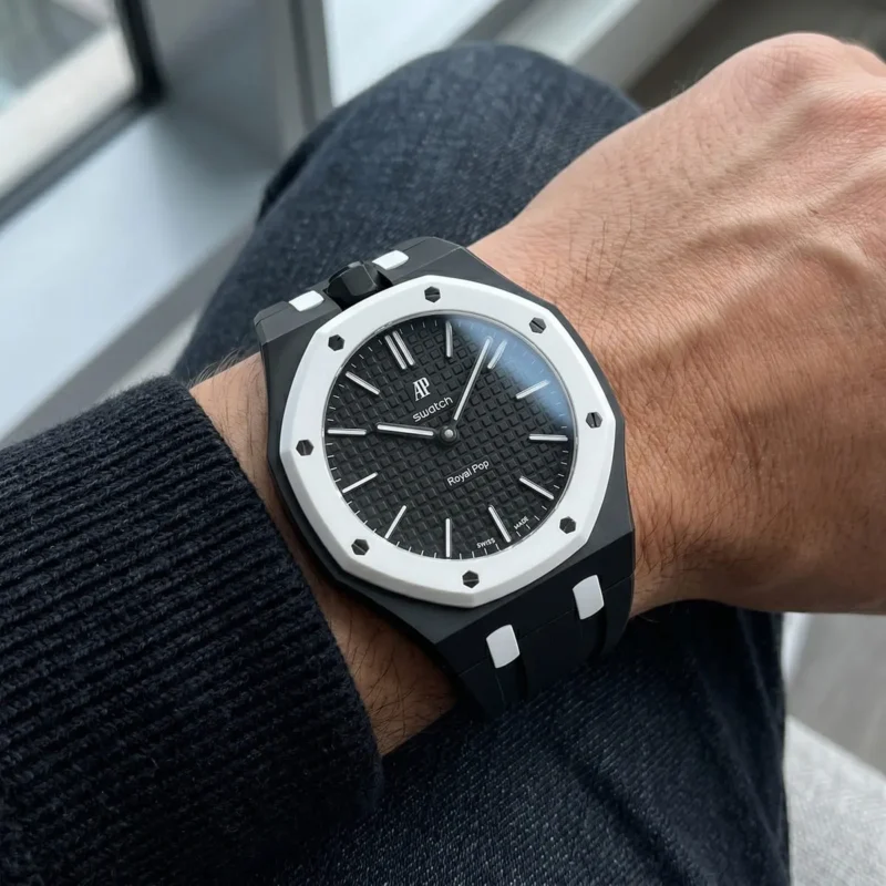 ⁦ساعة Audemars Piguet x Swatch Royal Pop OCHO NEGRO للجنسين⁩ - الصورة ⁦5⁩