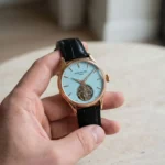 ⁦ساعة باتيك فيليب رجالي فاخرة بميناء أزرق  وتوربيون⁩ - الصورة ⁦2⁩